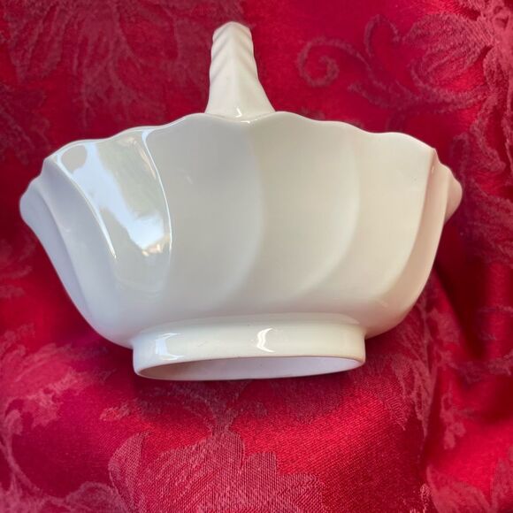 Vintage Toyo Elegance White Porcelain Trinket Basket - Picture 3 of 9